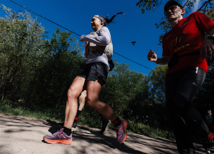 INOV8 Athlete Sarah Perry running with blue skies behind her, wearing the TRAILTALON MAX